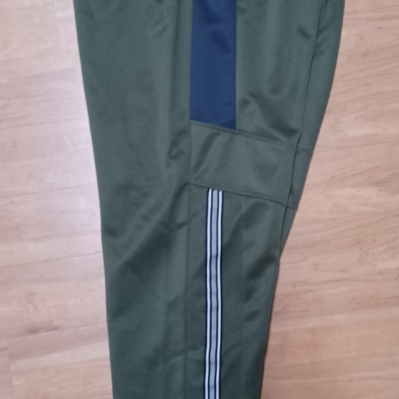 Men's Army green Sweats/Joggers. - Picture 2 of 3